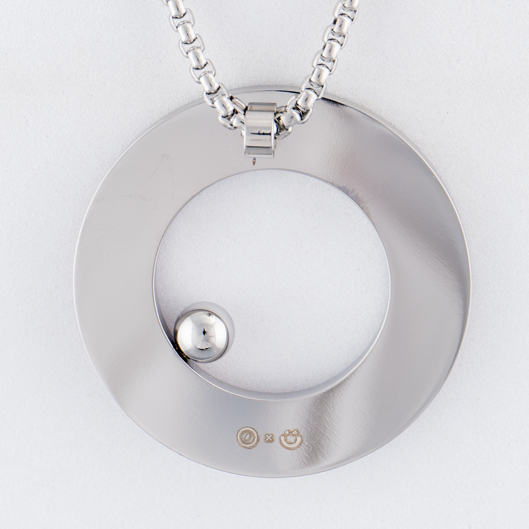 Dije Circular de acero inoxidable - Modelo GRECA