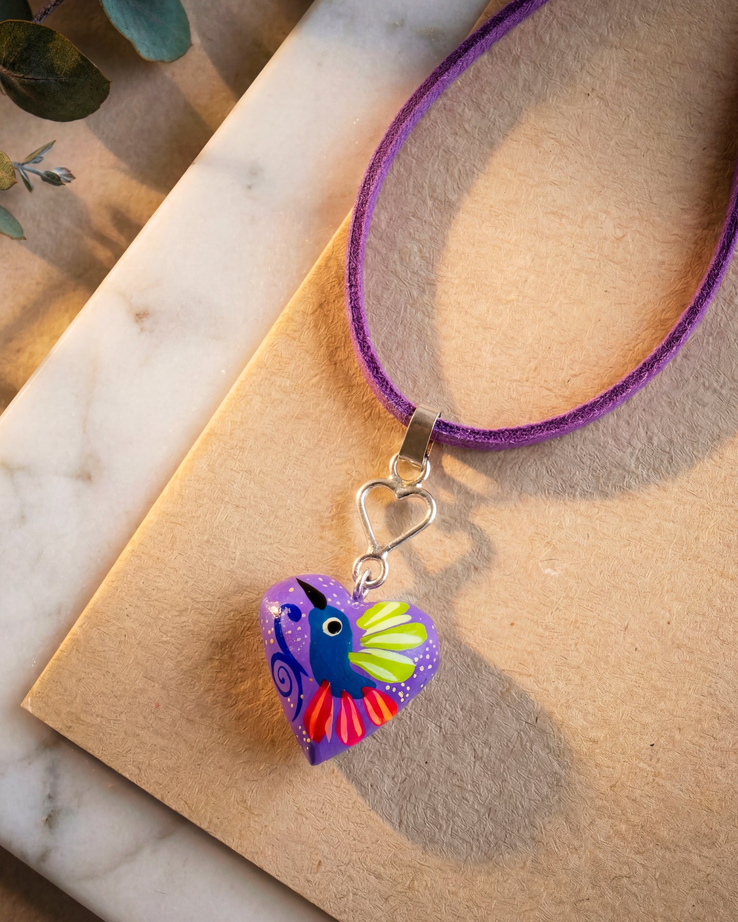 Dije Corazón Madera y Plata Correa Gamuza Morado