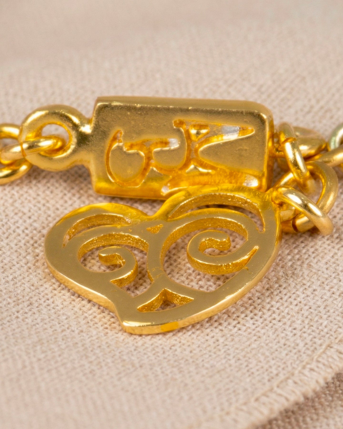 Pulsera Corazón Fortaleza Doble Cadena